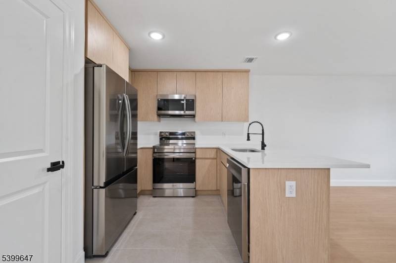 Paterson City, NJ 07503,7 Montclair Ave