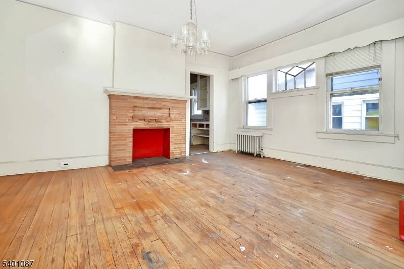 Montclair Twp., NJ 07042,9 Hawthorne Pl