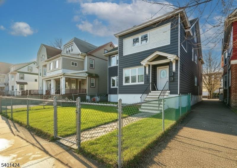 East Orange City, NJ 07017,189 N Oraton Pkwy