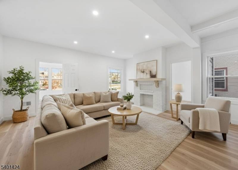 East Orange City, NJ 07017,189 N Oraton Pkwy