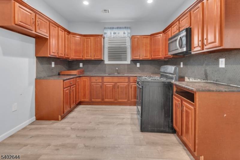 Newark City, NJ 07107,160 S 11Th St