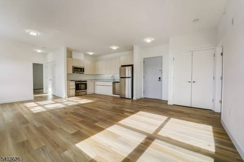 Paterson City, NJ 07503,48 Chadwick St #402