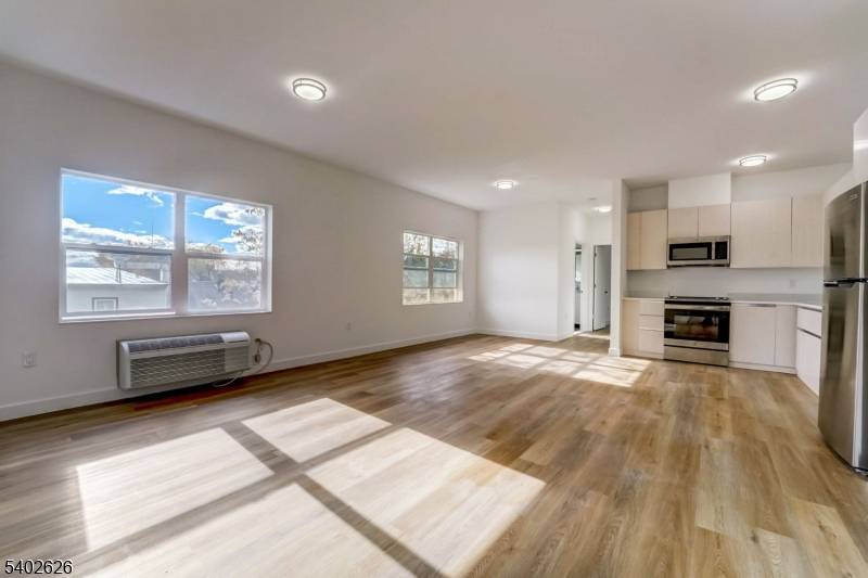 Paterson City, NJ 07503,48 Chadwick St #402