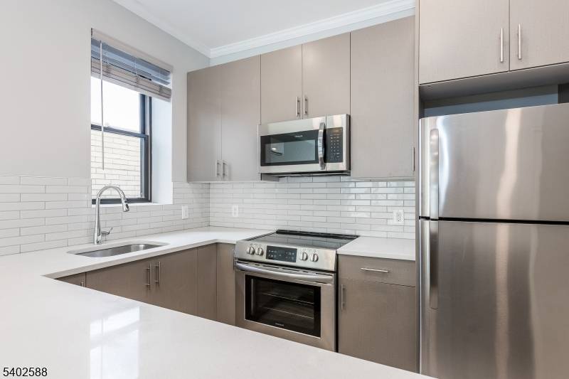 Bloomfield Twp., NJ 07003,73-75 Washington St #10