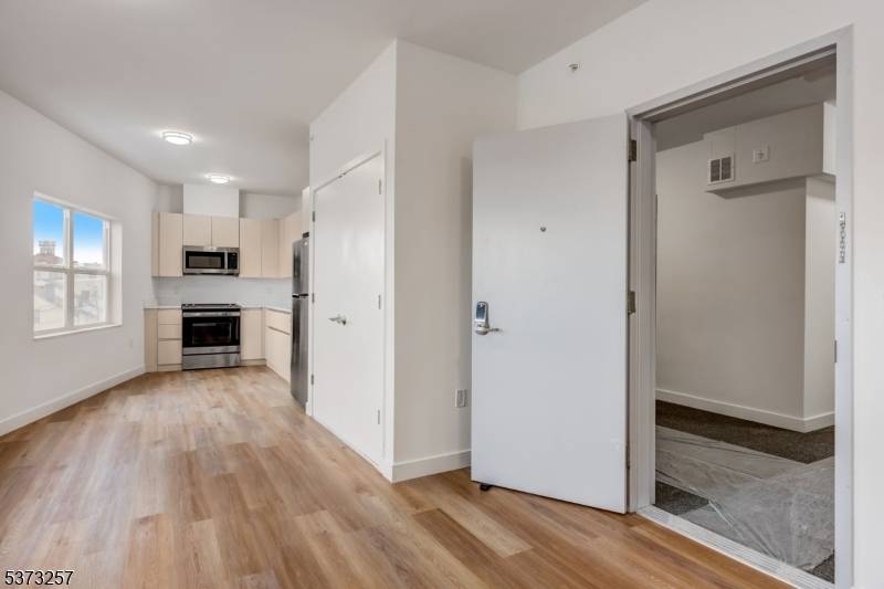 Paterson City, NJ 07503,48 Chadwick St #301