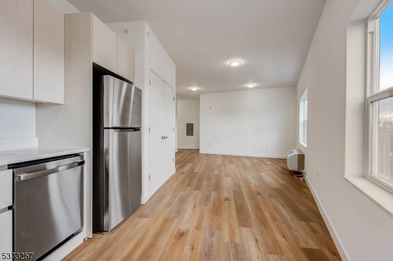 Paterson City, NJ 07503,48 Chadwick St #301