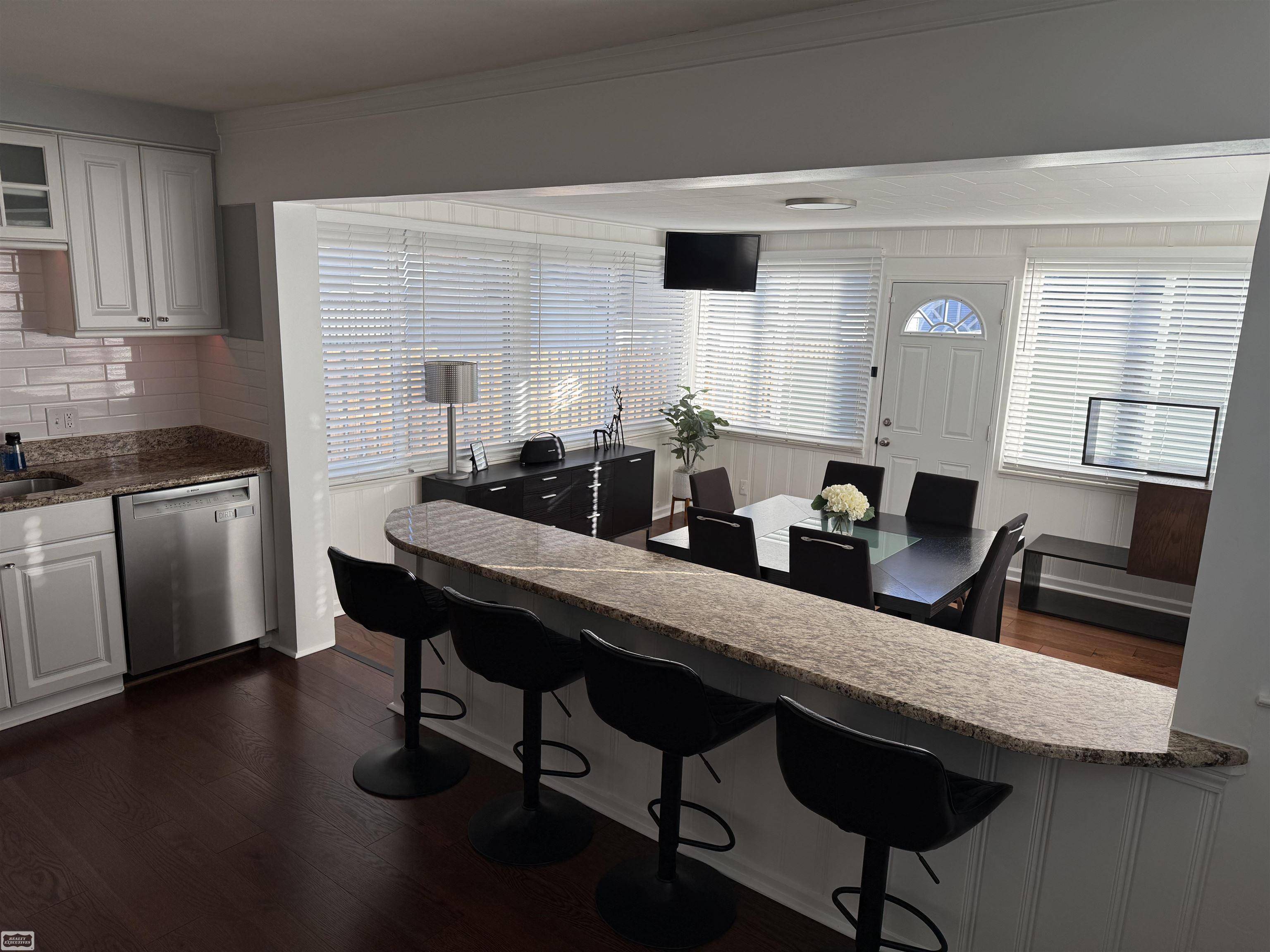 Royal Oak, MI 48067,637 S Kenwood AVE