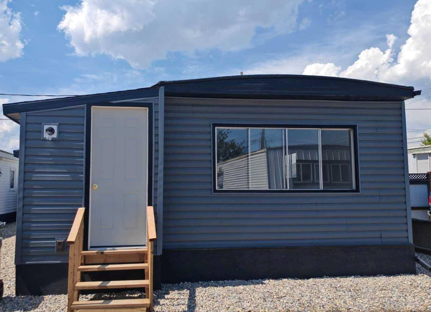 Calgary, AB T2B 1M7,2106 50 ST SE #30