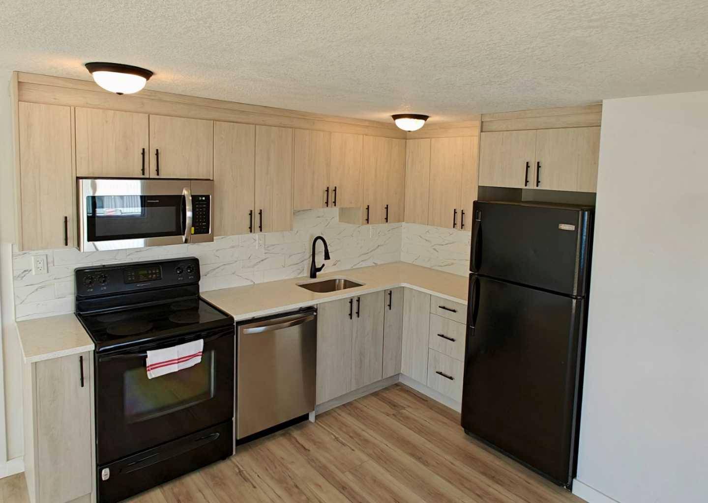 Calgary, AB T2B 1M7,2106 50 ST SE #30