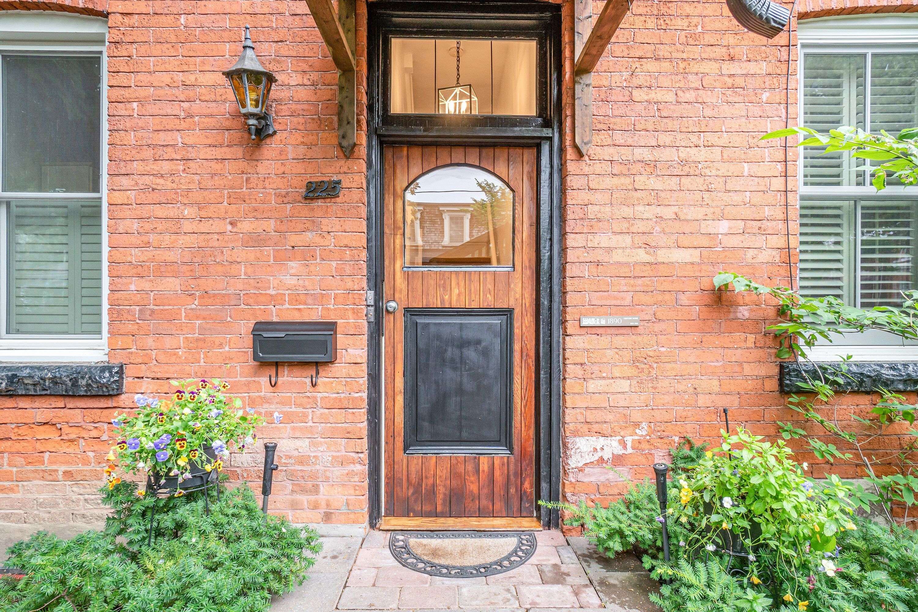 Toronto C01, ON M5S 2L4,225 Major ST #3