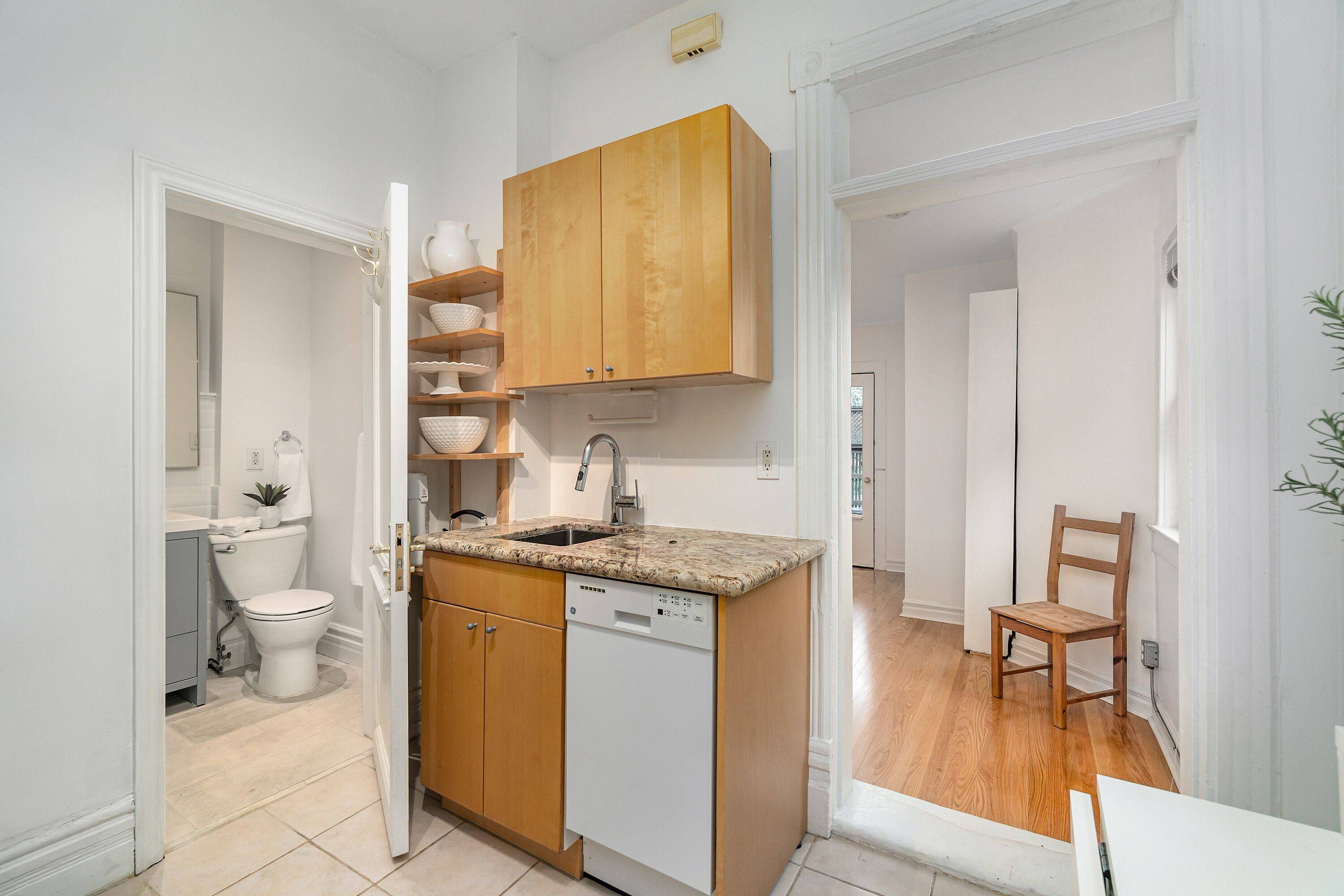 Toronto C01, ON M5S 2L4,225 Major ST #3