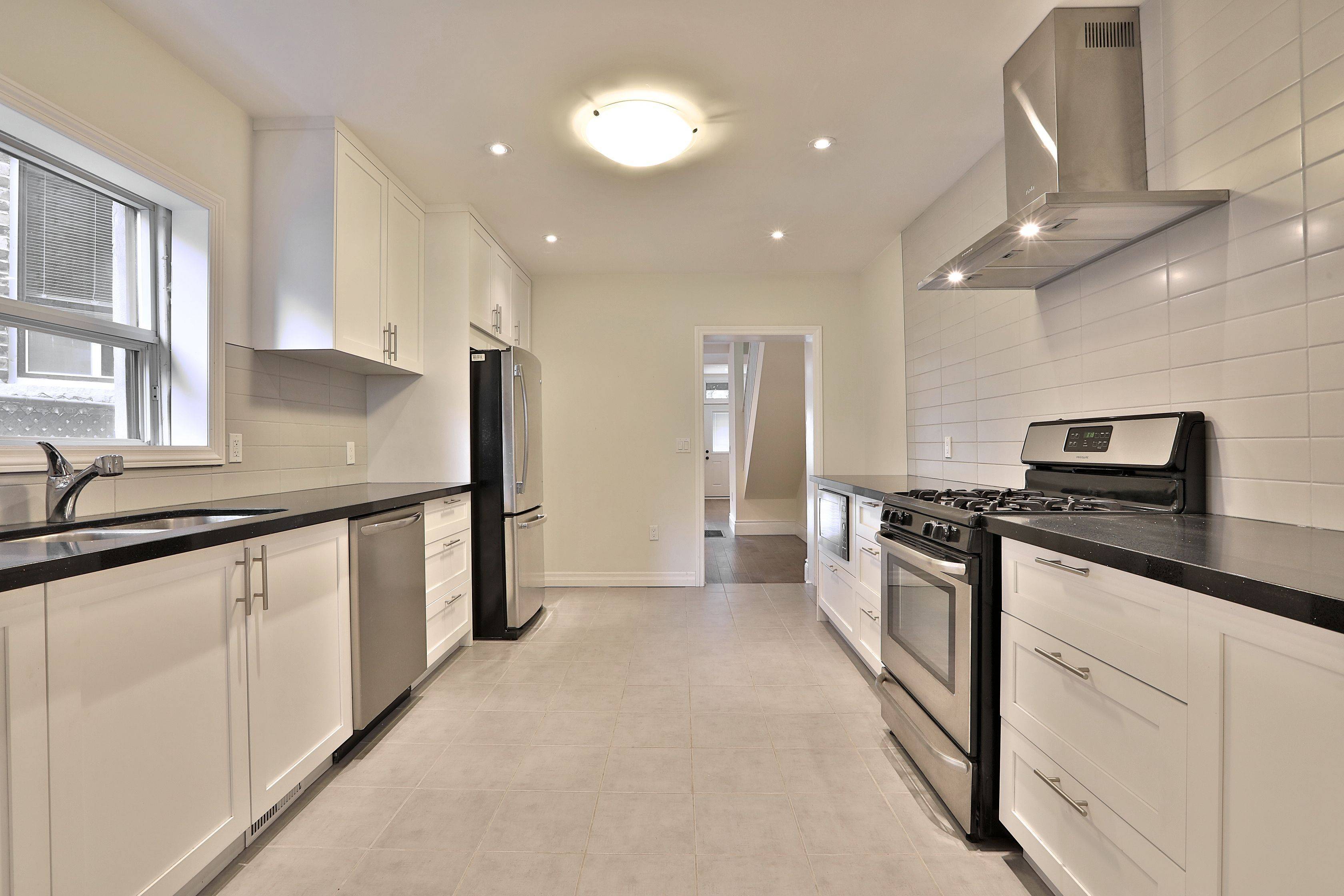 Toronto C01, ON M6G 3K1,665 Crawford ST #Upper