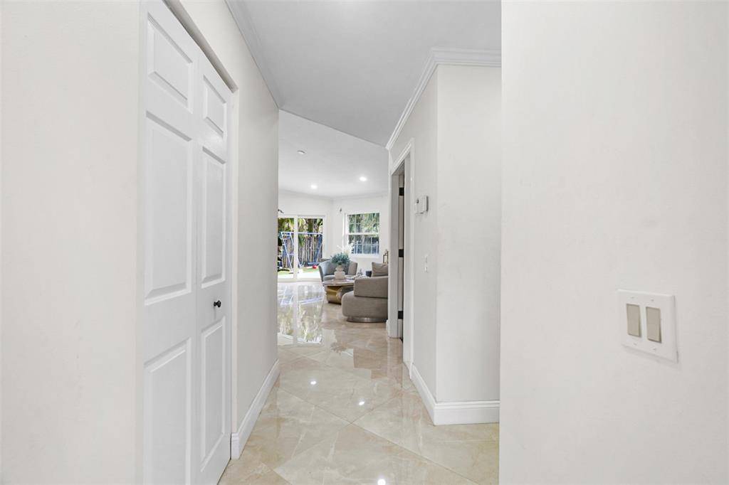 Weston, FL 33326,1427 Seagrape Cir