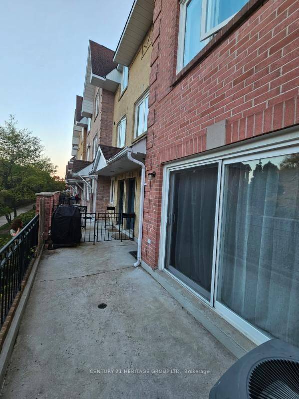 Richmond Hill, ON L4C 0H9,75 Weldrick RD E #419