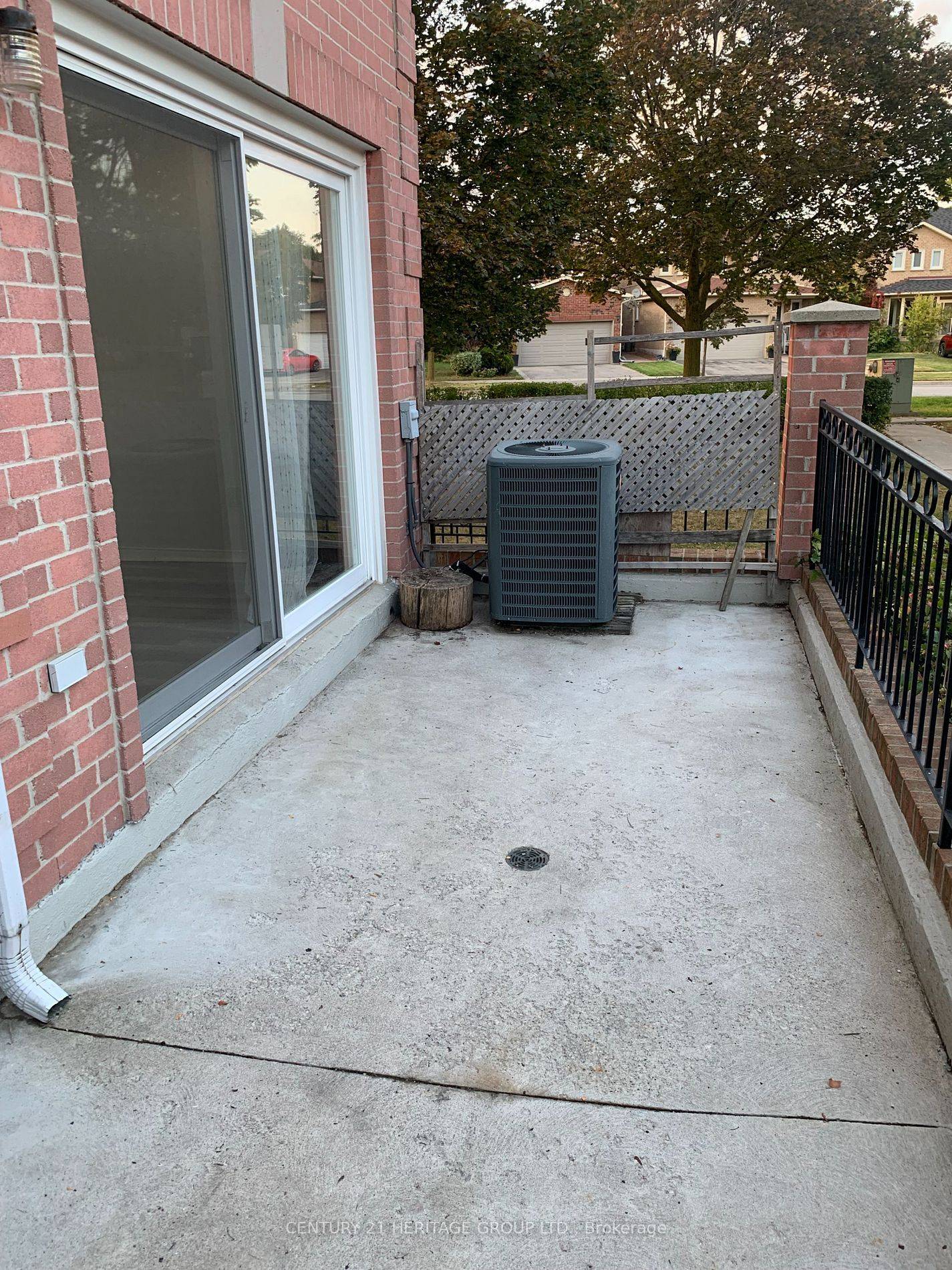 Richmond Hill, ON L4C 0H9,75 Weldrick RD E #419