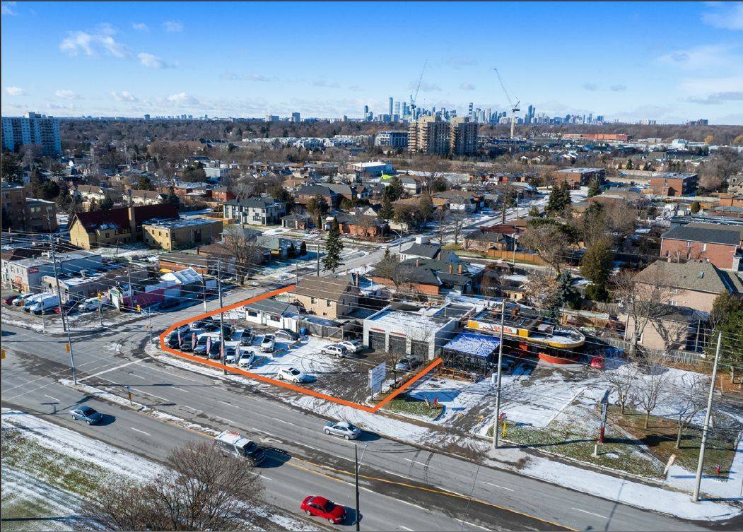 Mississauga, ON L5E 1C9,825-827 Lakeshore RD E