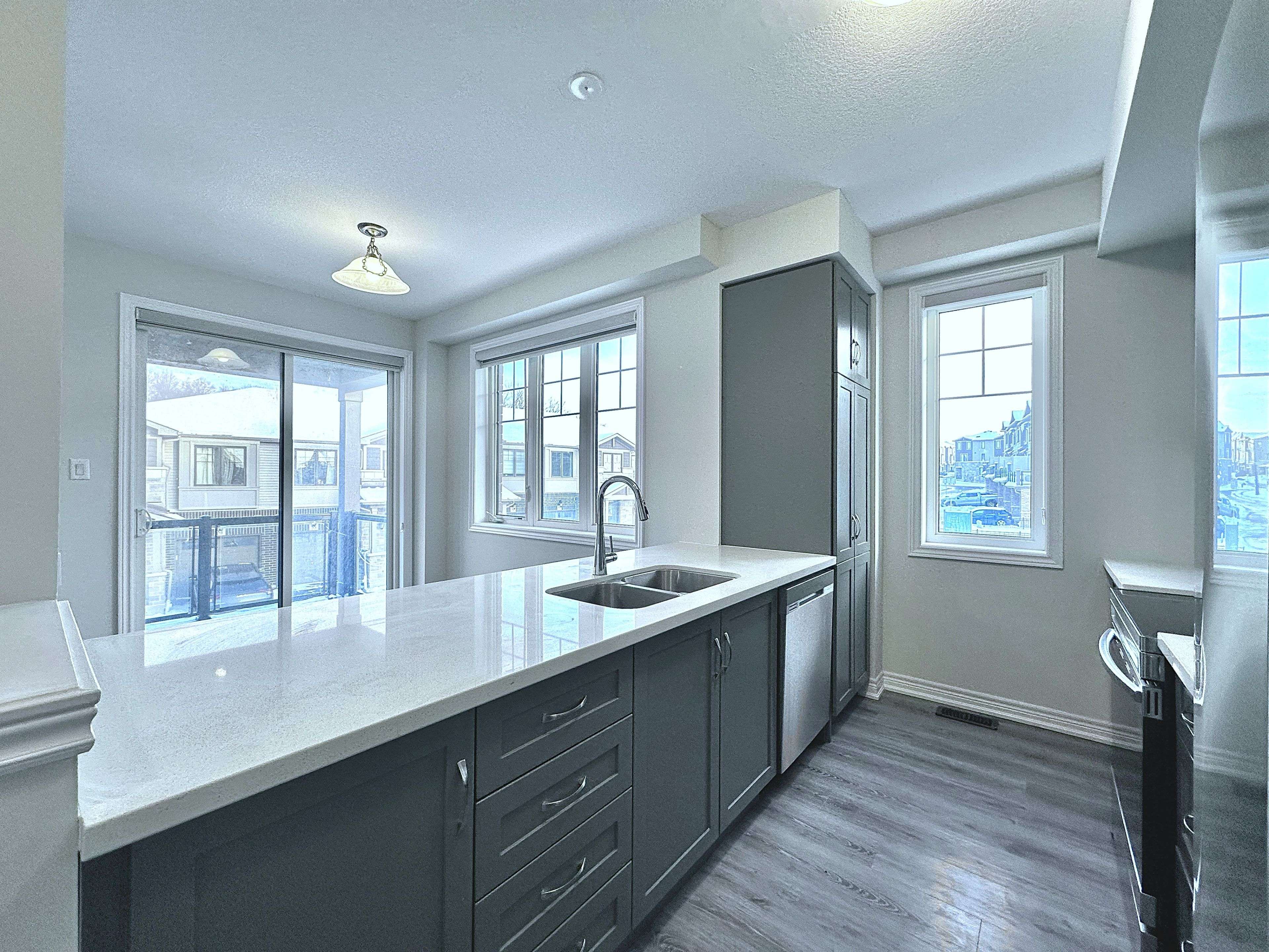 Cambridge, ON N1R 0C6,23-100 Hollywood cir CIR #120