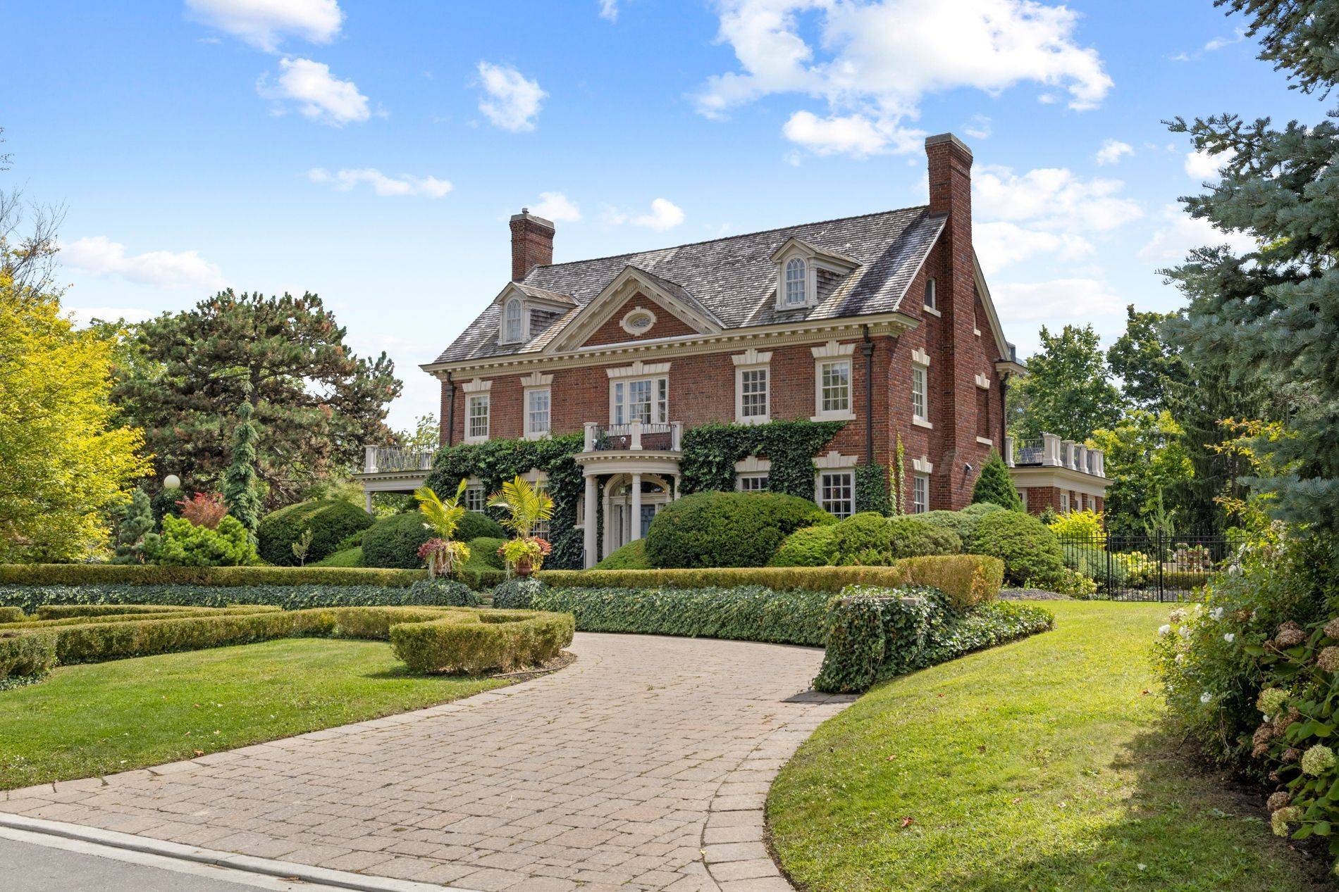 Cambridge, ON N1S 1J1,33 Salisbury AVE