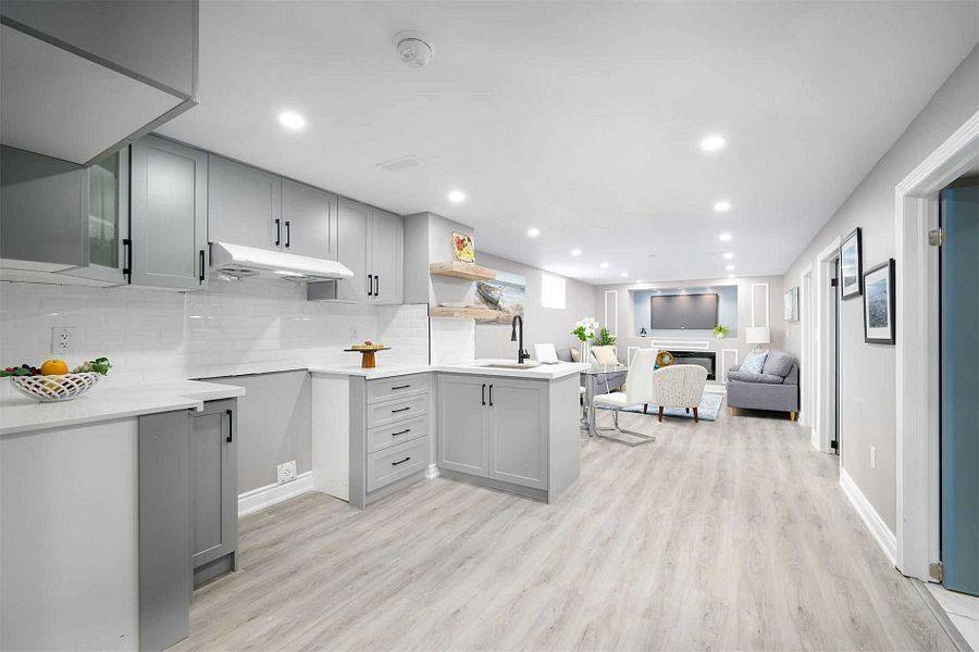 Hamilton, ON L8T 1L8,919 Brucedale AVE E #Lower