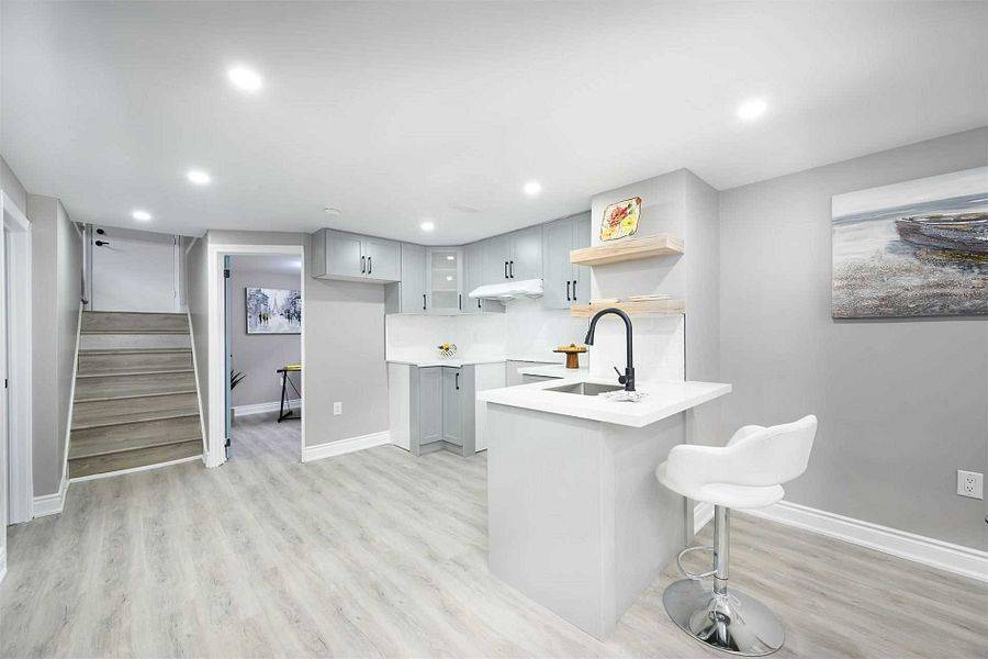 Hamilton, ON L8T 1L8,919 Brucedale AVE E #Lower