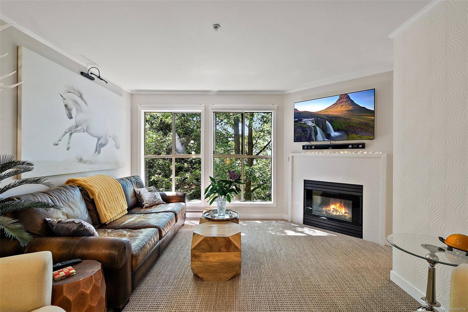 Saanich, BC V8X 1M5,3363 Glasgow Ave #305