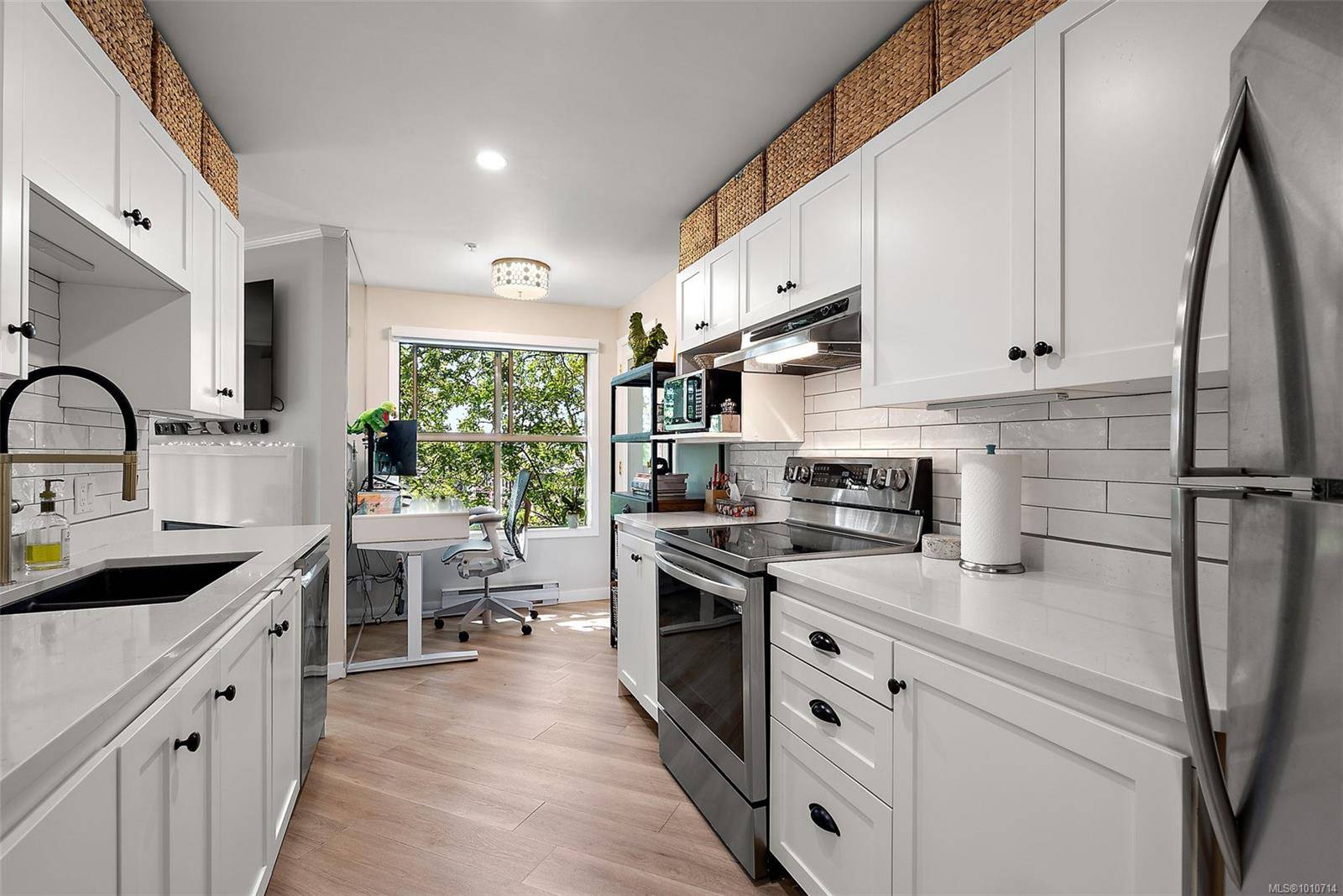 Saanich, BC V8X 1M5,3363 Glasgow Ave #305