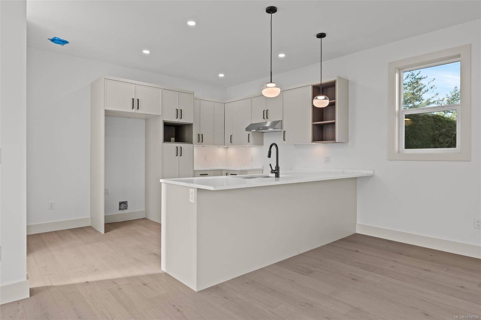 Colwood, BC V9C 0H2,571 Bezanton Way #1