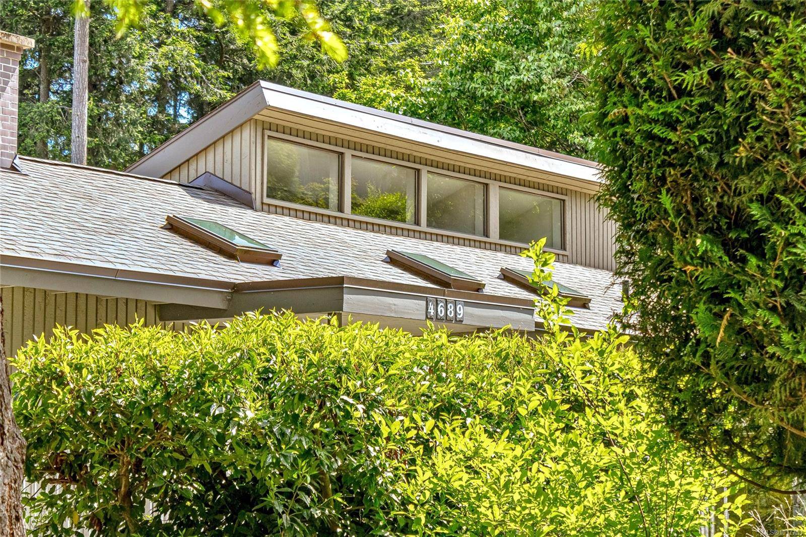 Saanich, BC V8Y 2P8,4689 Boulderwood Dr