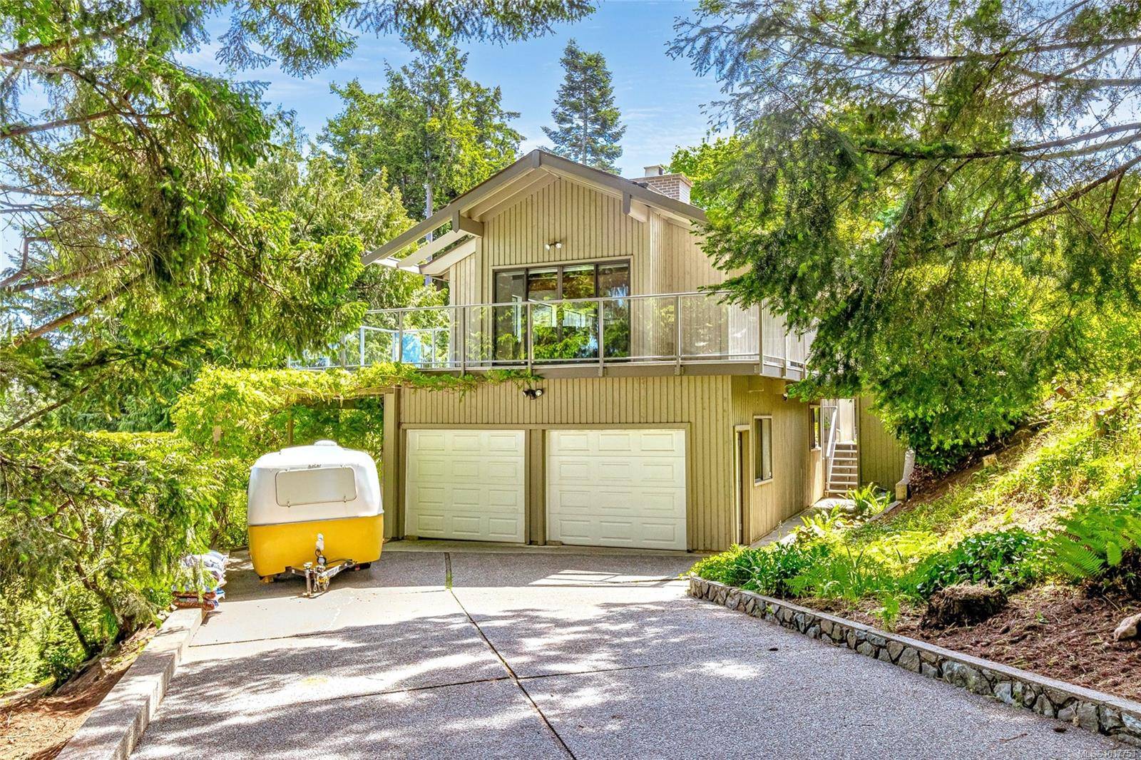 Saanich, BC V8Y 2P8,4689 Boulderwood Dr