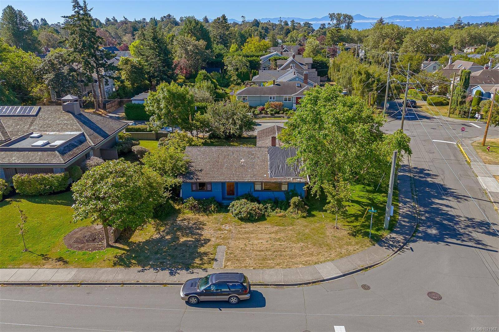 Oak Bay, BC V8S 3B5,2409 Currie Rd