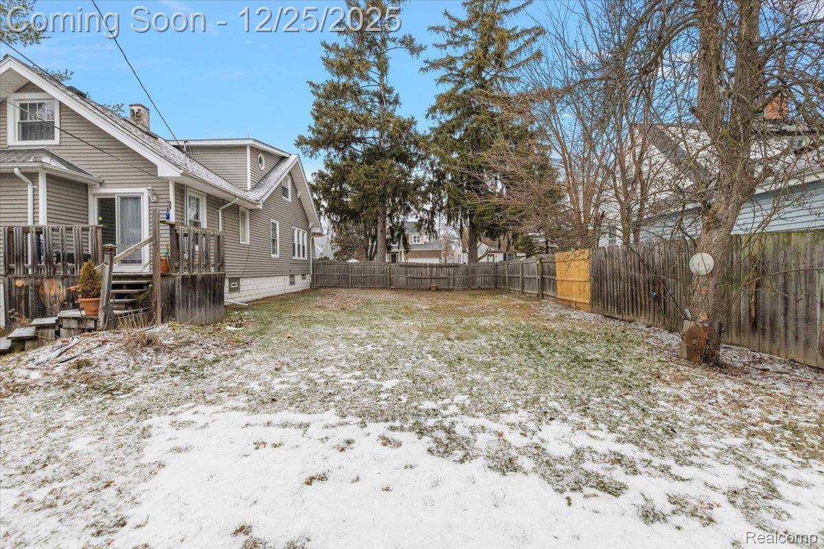 Royal Oak, MI 48073,140 E Lawrence AVE