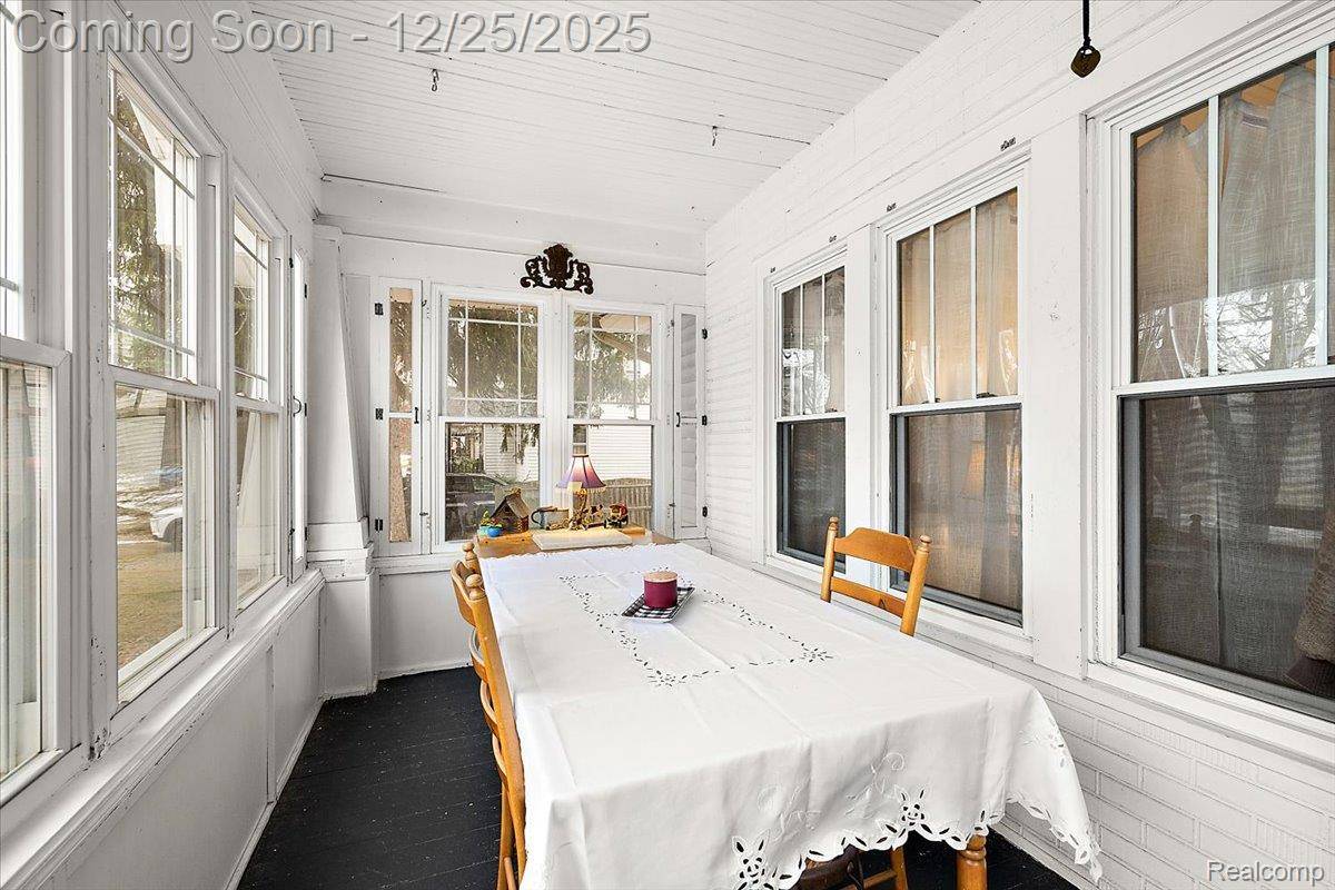 Royal Oak, MI 48073,140 E Lawrence AVE