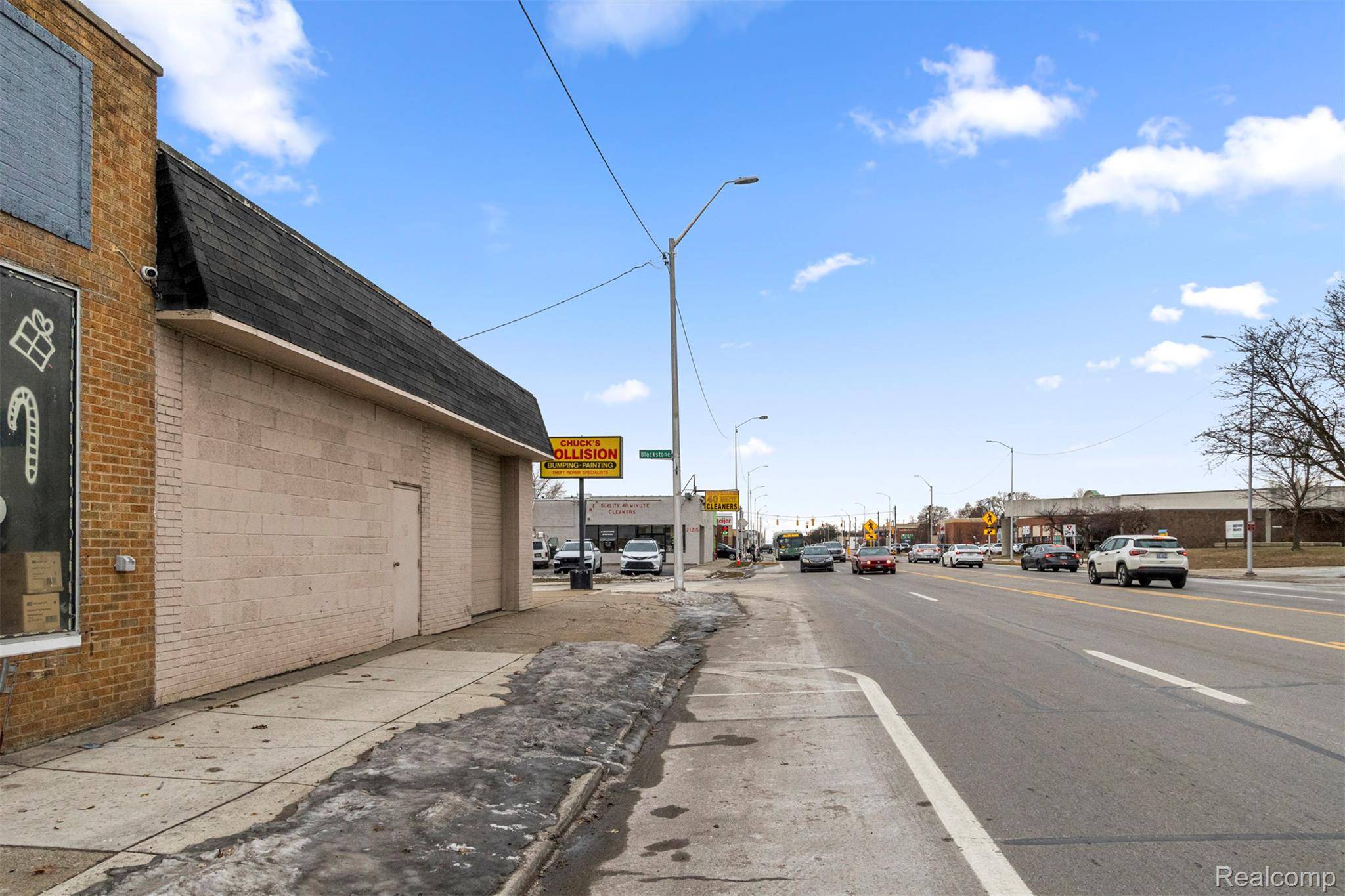 Detroit, MI 48219,21151 Grand River AVE