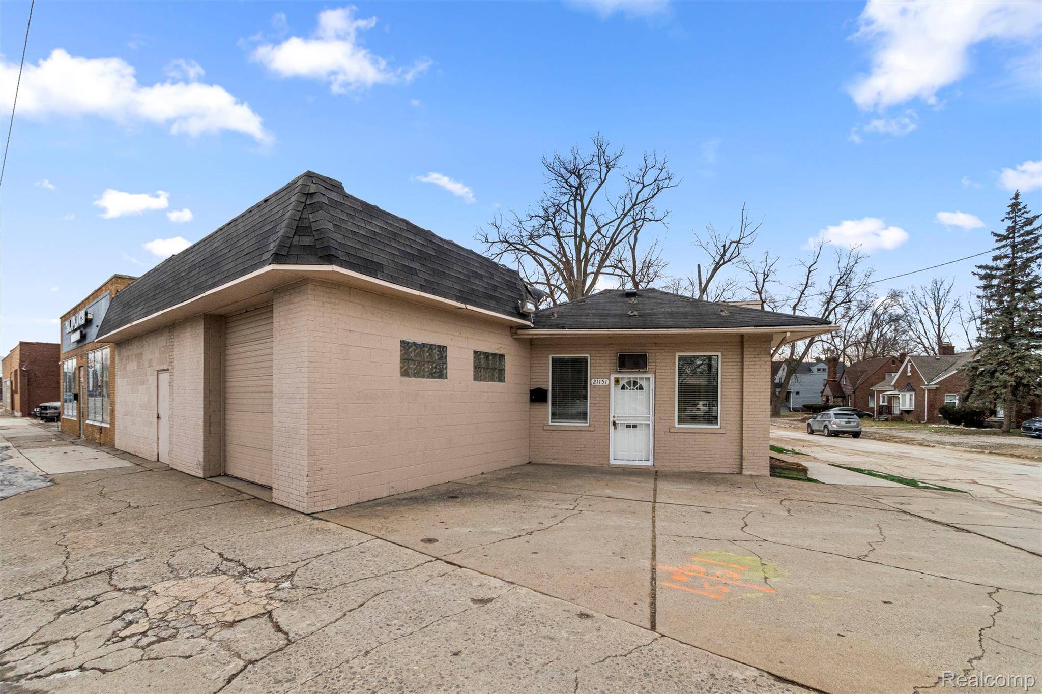 Detroit, MI 48219,21151 Grand River AVE