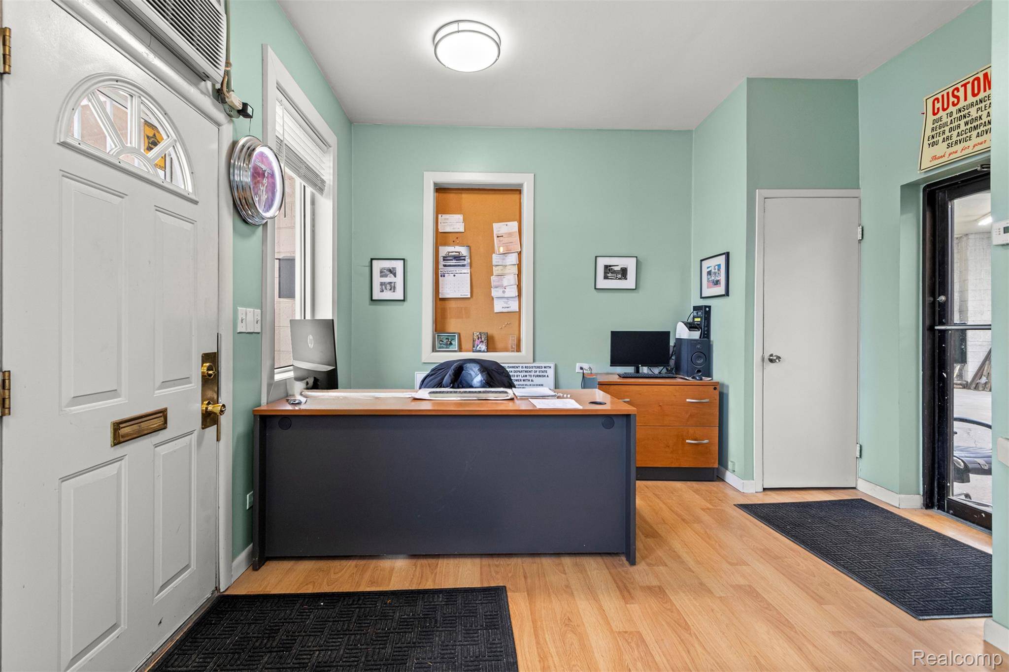 Detroit, MI 48219,21151 Grand River AVE