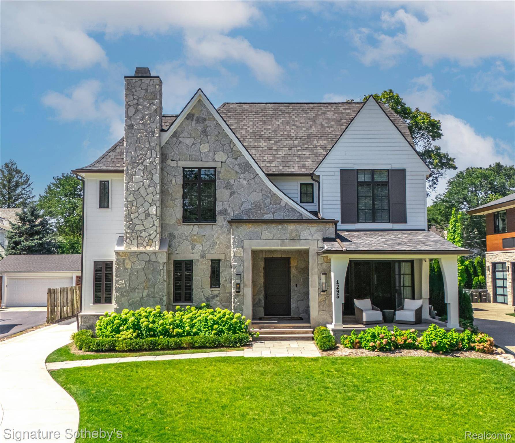 Birmingham, MI 48009,1295 Lakeside DR