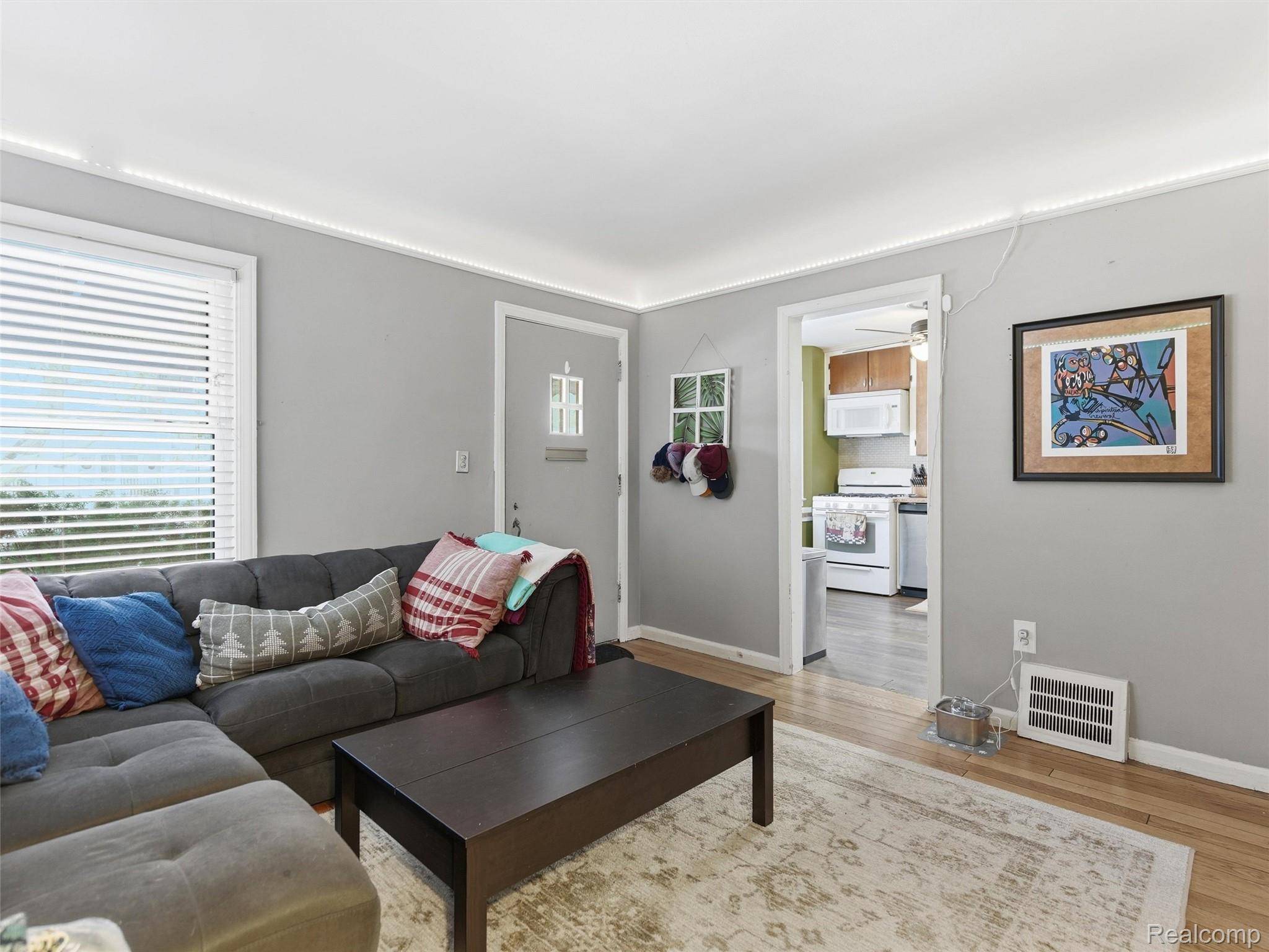 Royal Oak, MI 48067,922 N MAPLE AVE