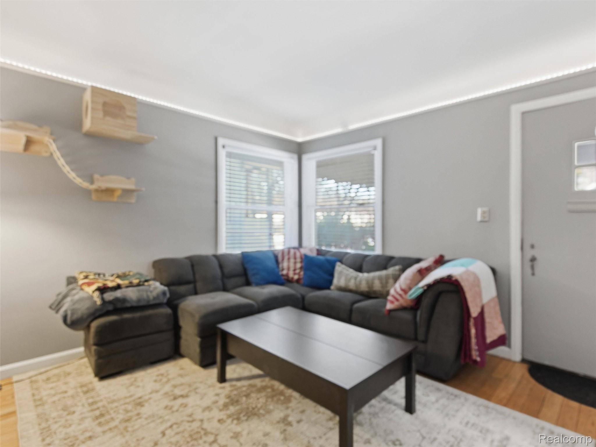 Royal Oak, MI 48067,922 N MAPLE AVE