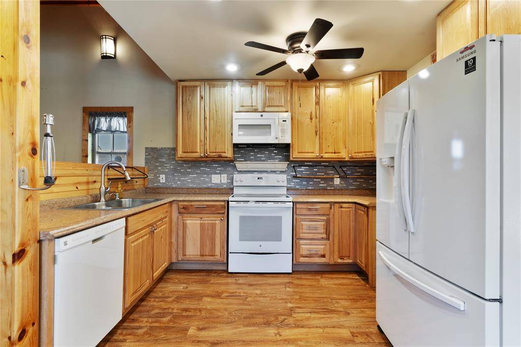 Blossom, TX 75416,700 County Road 13200