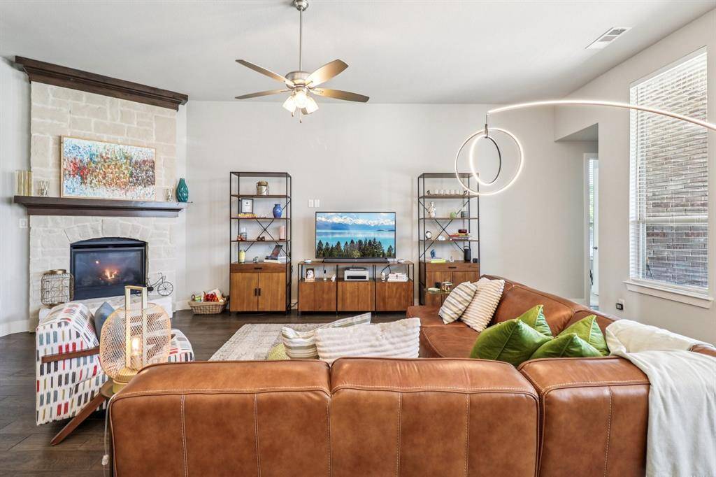 Little Elm, TX 76227,847 Longbranch Way