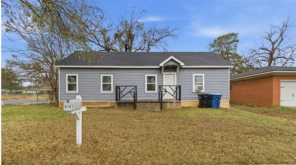 Denison, TX 75020,613 W Murray Street