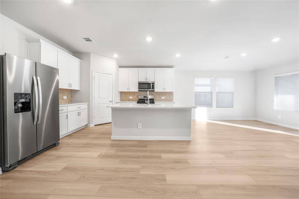 Mckinney, TX 75069,521 Midnight Oak Drive