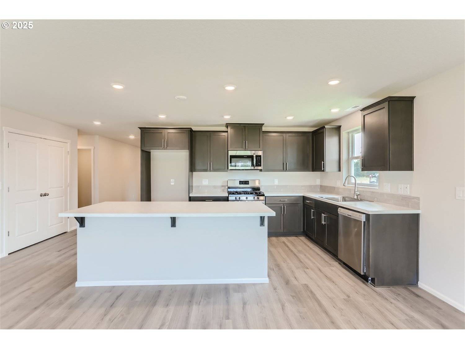 Woodburn, OR 97071,1029 Clemson ST