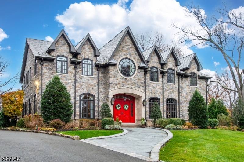 Essex Fells Twp., NJ 07021,9 Beechtree Ln