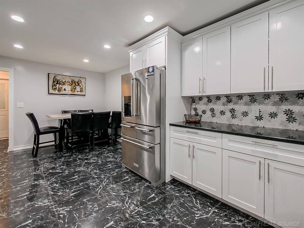 Troy, MI 48083,2196 Niagara ST