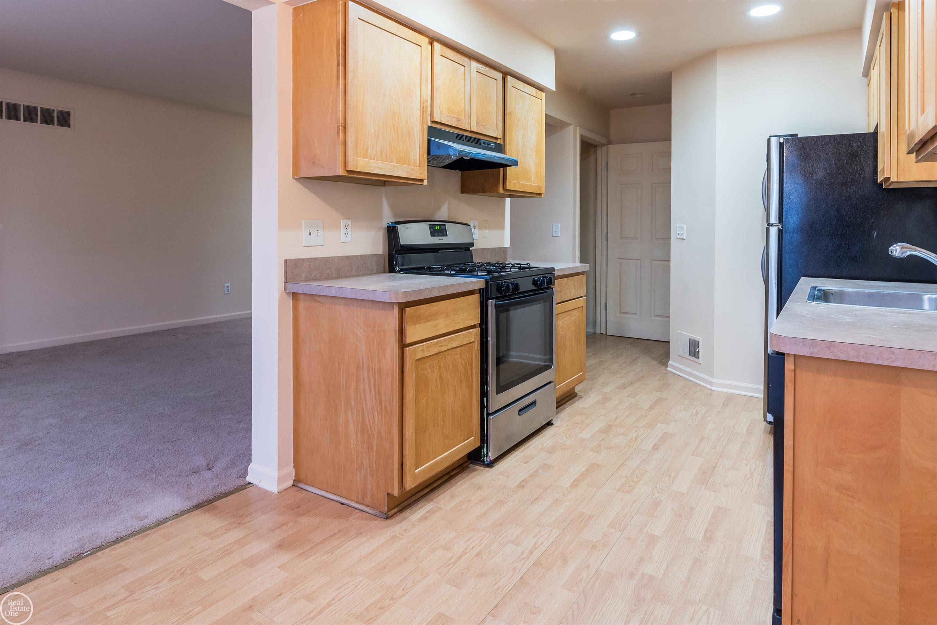 Roseville, MI 48066,25523 Knoll DR