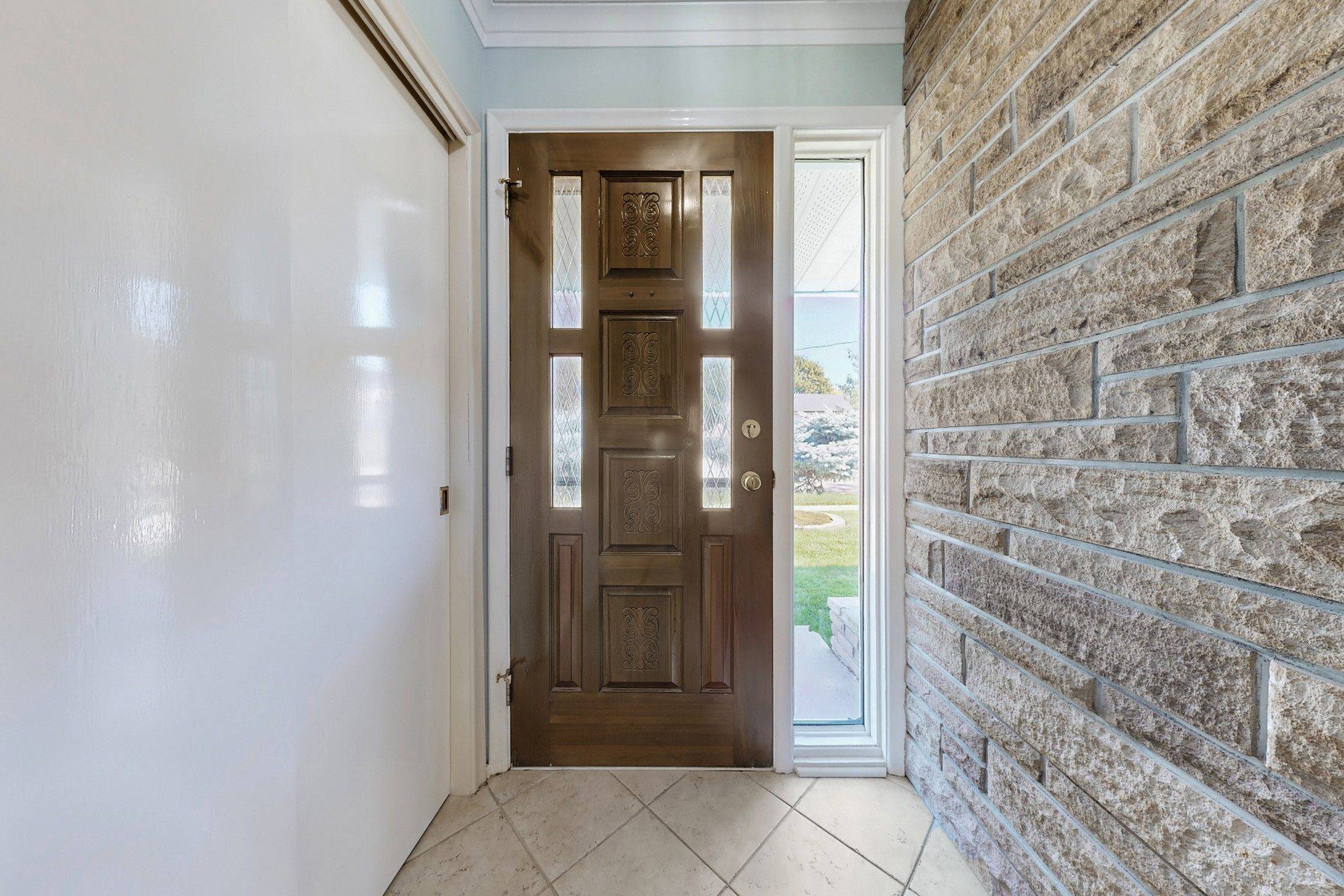 Toronto E09, ON M1G 2X8,14 Dalehurst AVE