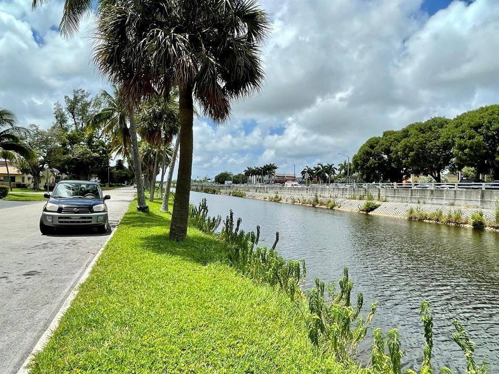 Pompano Beach, FL 33060,230 SW 1st St #G-8