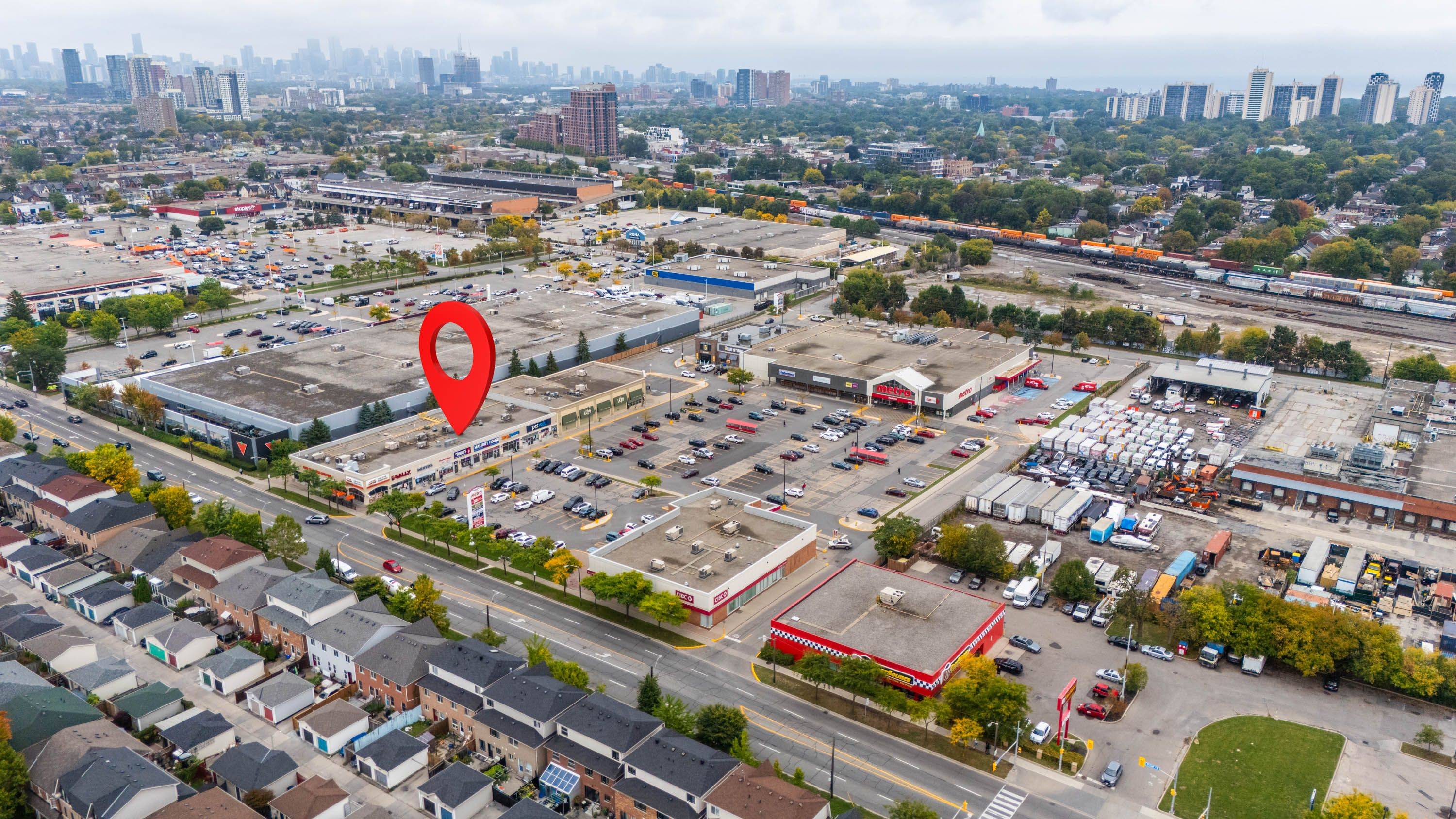 Toronto W02, ON M6N 1K5,2151 St. Clair AVE W #104