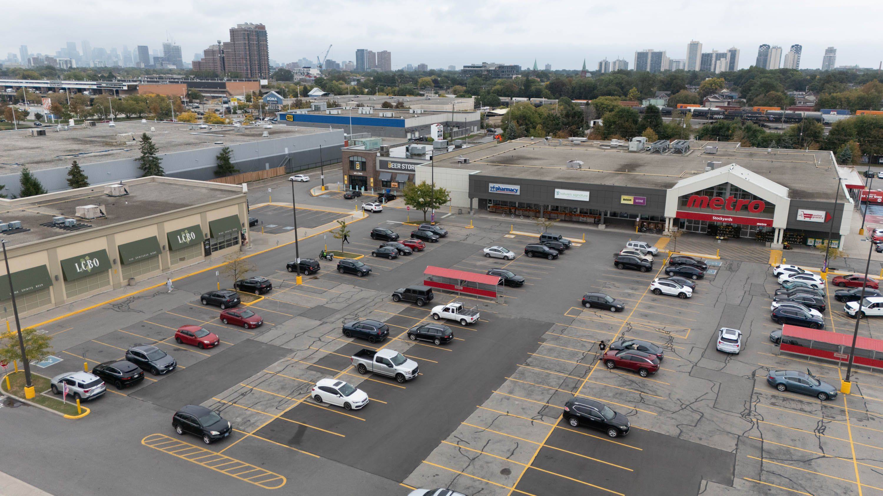 Toronto W02, ON M6N 1K5,2151 St. Clair AVE W #104